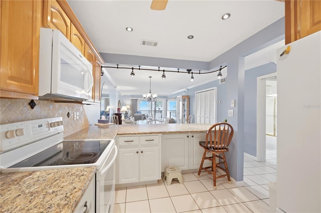 For Sale: $695,000 (2 beds, 2 baths, 1110 Square Feet)