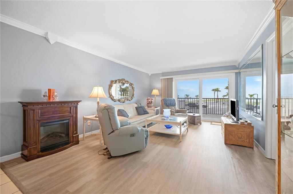 For Sale: $695,000 (2 beds, 2 baths, 1110 Square Feet)