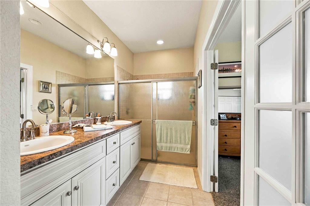 For Sale: $249,900 (3 beds, 2 baths, 1368 Square Feet)