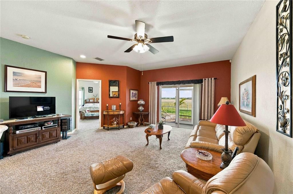 For Sale: $249,900 (3 beds, 2 baths, 1368 Square Feet)