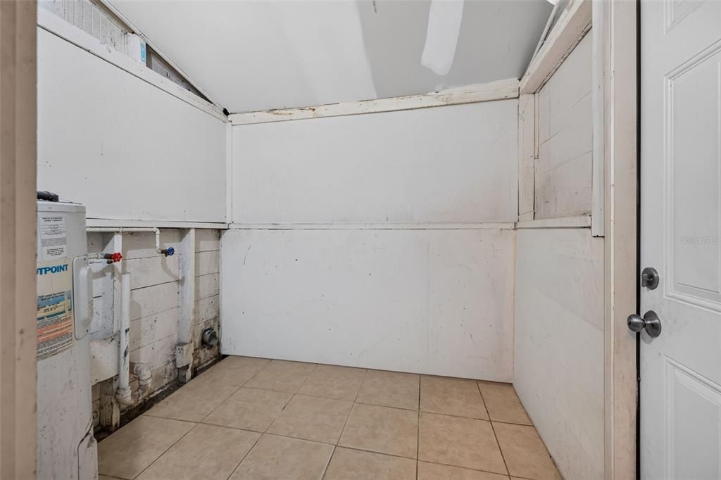 For Sale: $185,000 (2 beds, 1 baths, 1080 Square Feet)