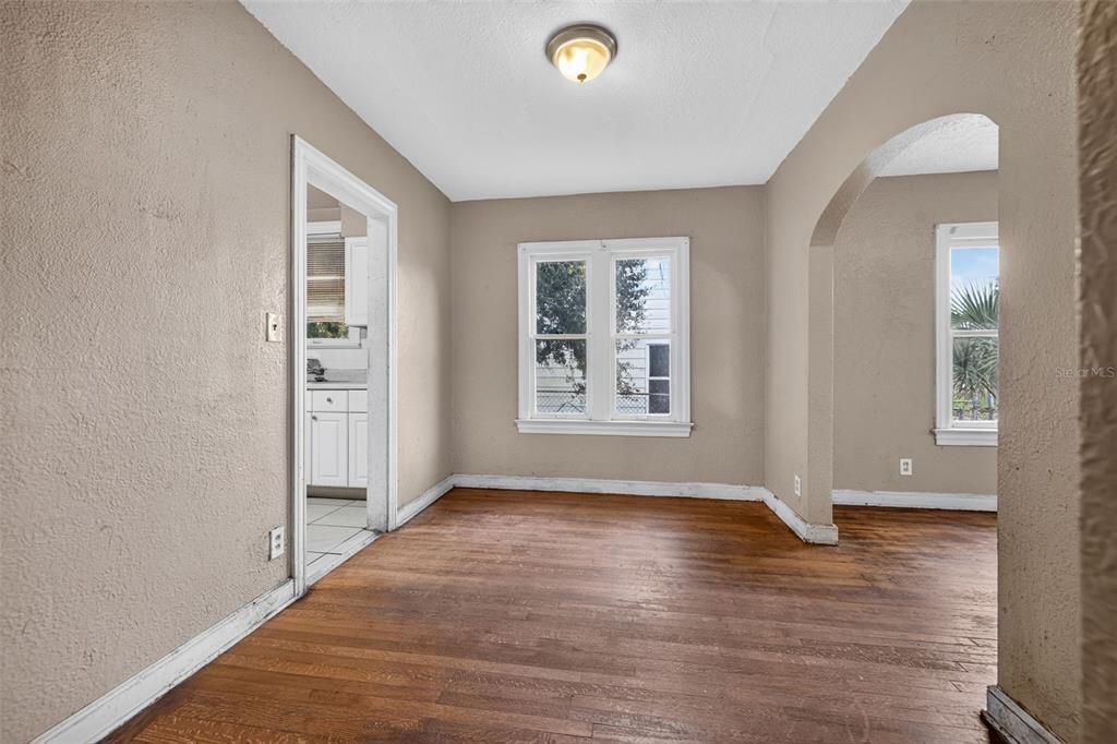 For Sale: $185,000 (2 beds, 1 baths, 1080 Square Feet)
