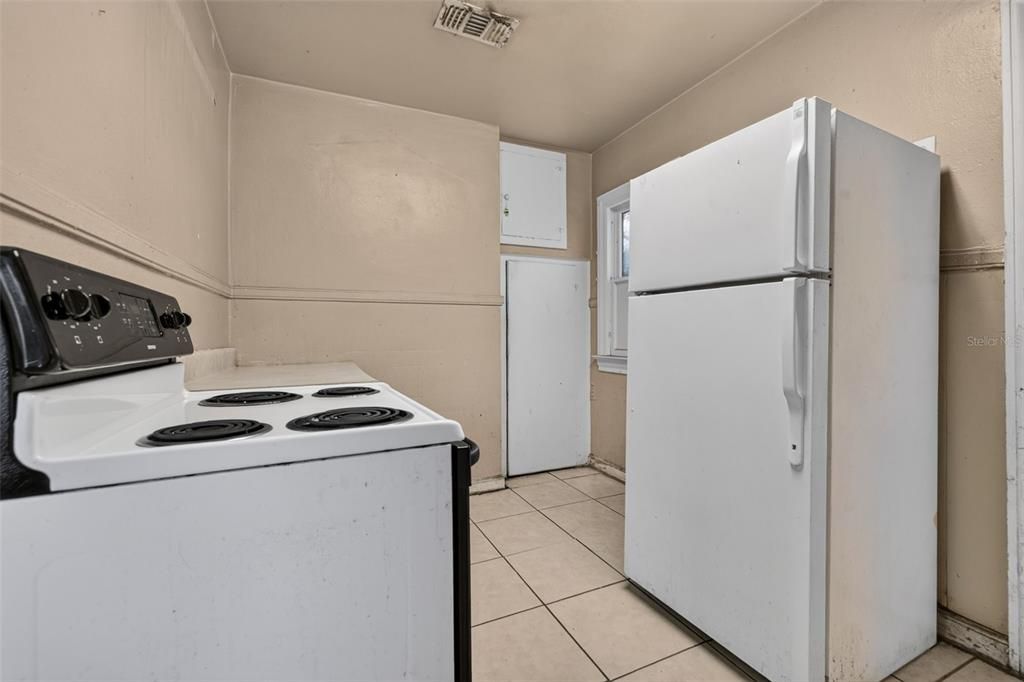 For Sale: $185,000 (2 beds, 1 baths, 1080 Square Feet)