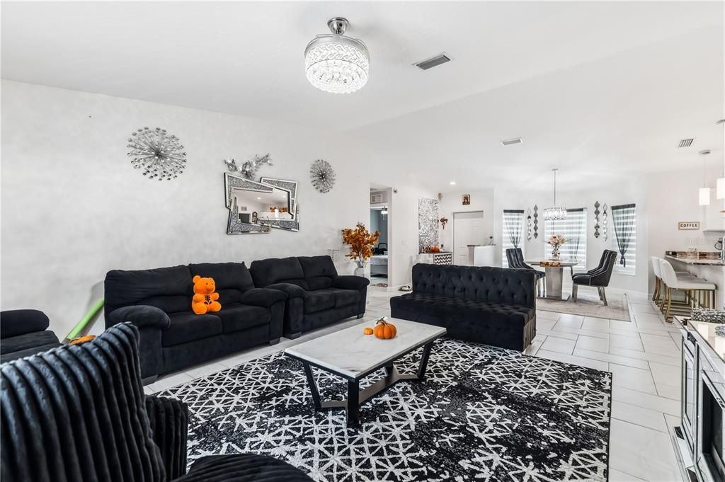 For Sale: $445,000 (3 beds, 2 baths, 1725 Square Feet)