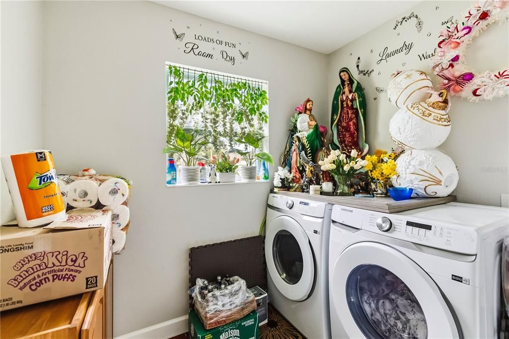 For Sale: $445,000 (3 beds, 2 baths, 1725 Square Feet)