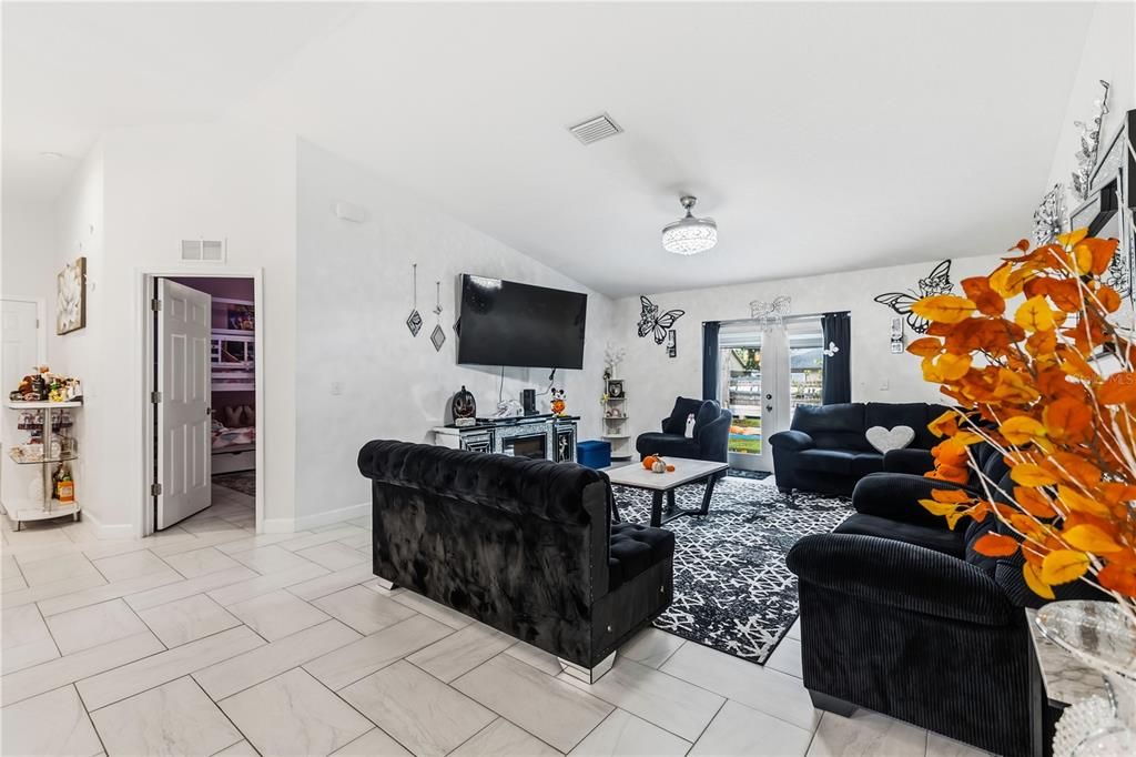For Sale: $445,000 (3 beds, 2 baths, 1725 Square Feet)
