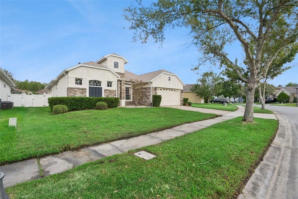 For Sale: $549,950 (4 beds, 3 baths, 2285 Square Feet)