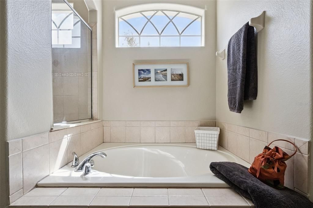 For Sale: $549,950 (4 beds, 3 baths, 2285 Square Feet)