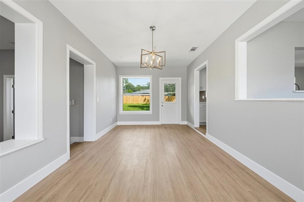 For Sale: $299,900 (3 beds, 2 baths, 1593 Square Feet)