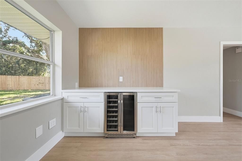 For Sale: $299,900 (3 beds, 2 baths, 1593 Square Feet)
