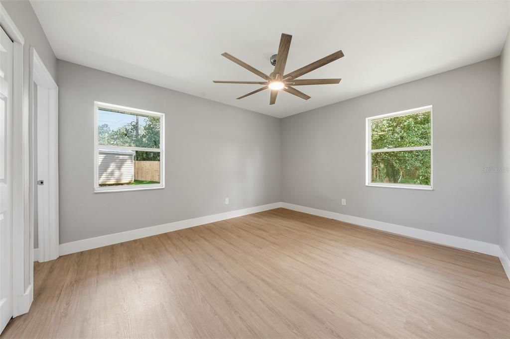 For Sale: $299,900 (3 beds, 2 baths, 1593 Square Feet)