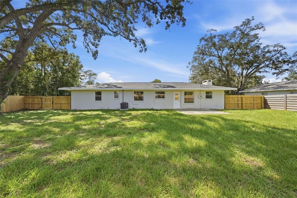 For Sale: $299,900 (3 beds, 2 baths, 1593 Square Feet)