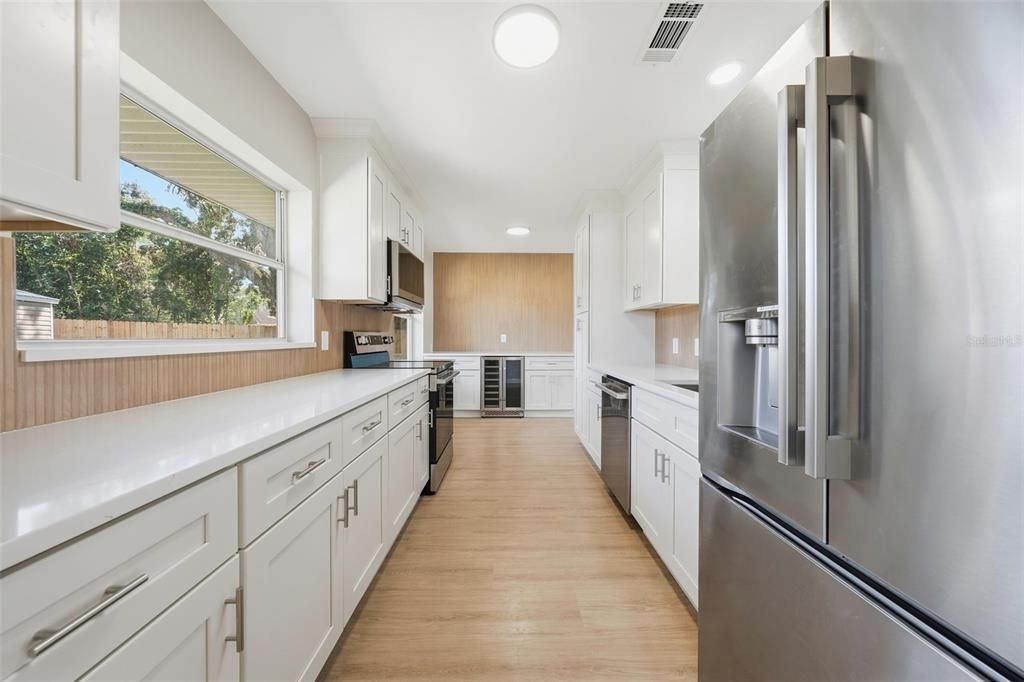 For Sale: $299,900 (3 beds, 2 baths, 1593 Square Feet)