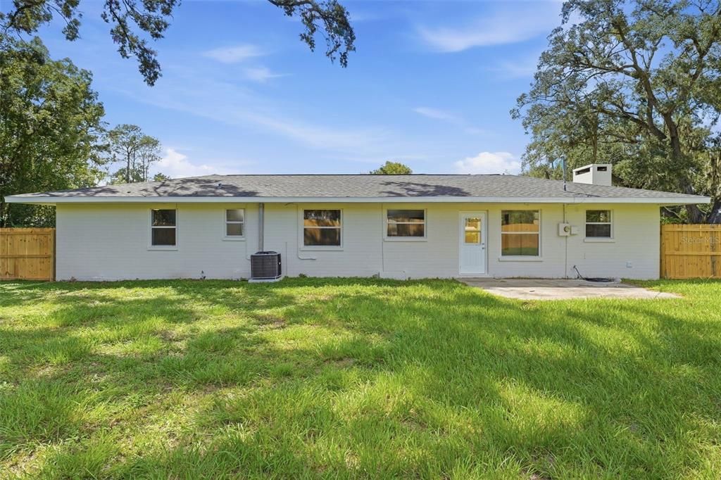 For Sale: $299,900 (3 beds, 2 baths, 1593 Square Feet)