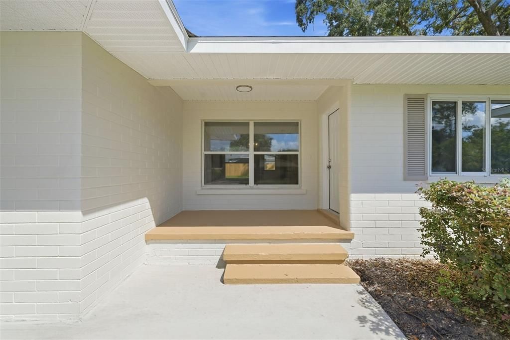 For Sale: $299,900 (3 beds, 2 baths, 1593 Square Feet)
