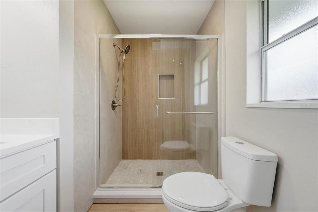 For Sale: $299,900 (3 beds, 2 baths, 1593 Square Feet)
