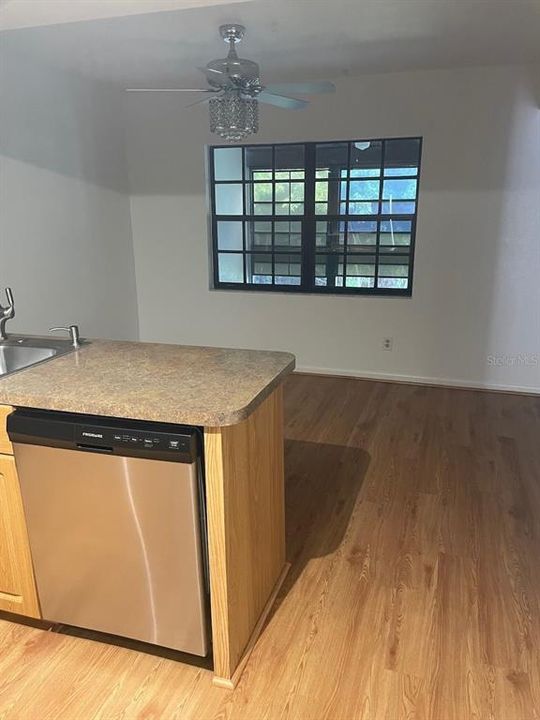 For Sale: $439,999 (3 beds, 3 baths, 1768 Square Feet)
