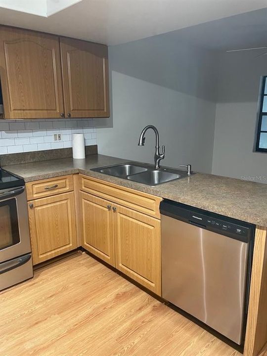 For Sale: $439,999 (3 beds, 3 baths, 1768 Square Feet)