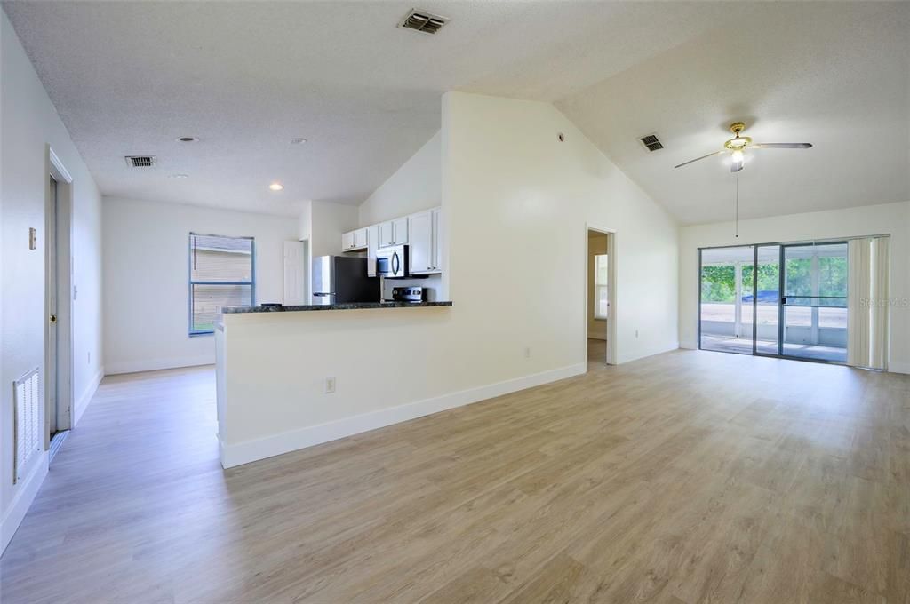 En Venta: $235,000 (3 camas, 2 baños, 1140 Pies cuadrados)