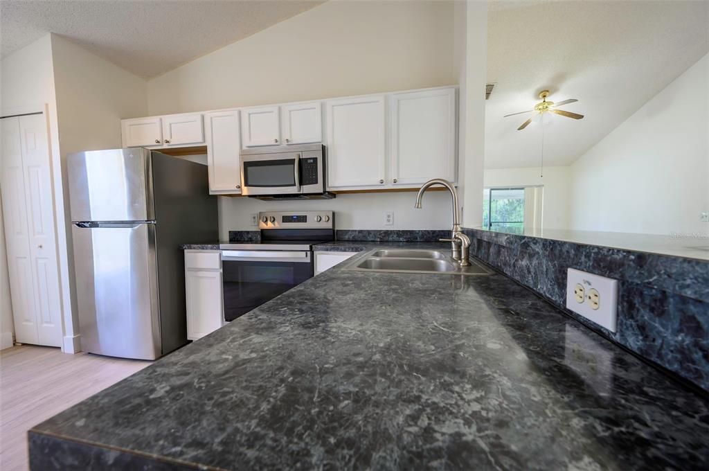 En Venta: $235,000 (3 camas, 2 baños, 1140 Pies cuadrados)