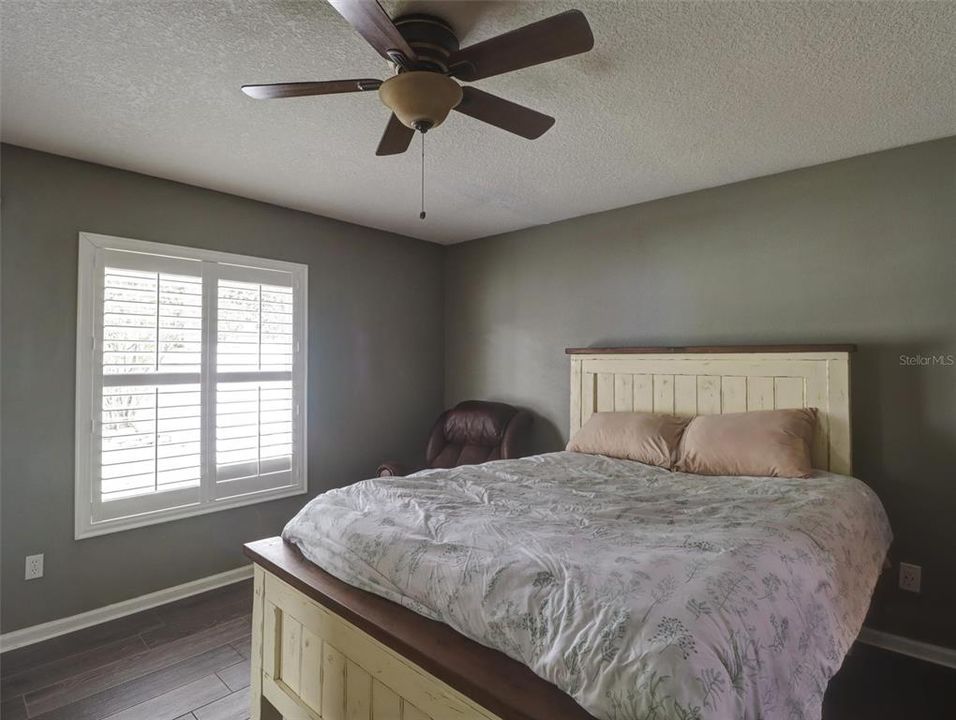 For Sale: $249,900 (3 beds, 2 baths, 1075 Square Feet)