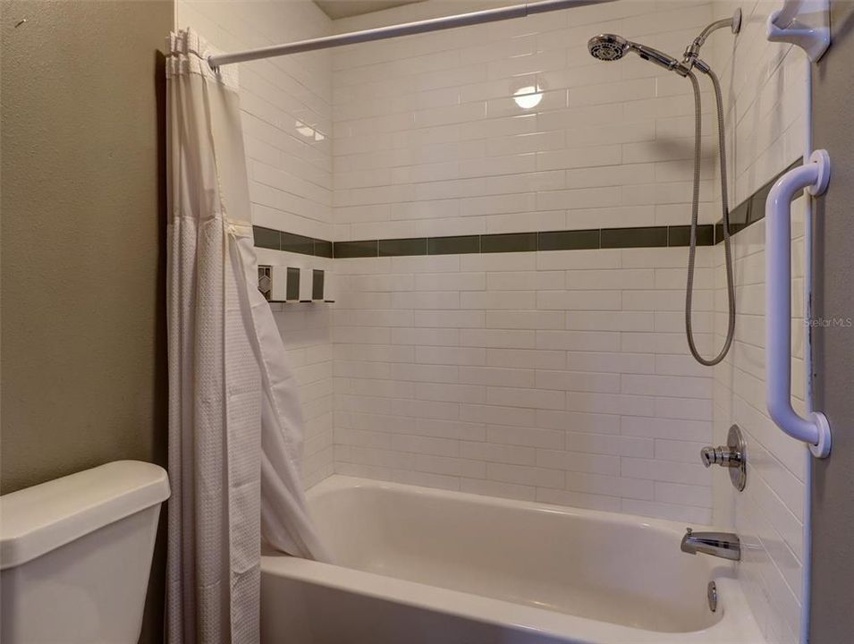 For Sale: $249,900 (3 beds, 2 baths, 1075 Square Feet)