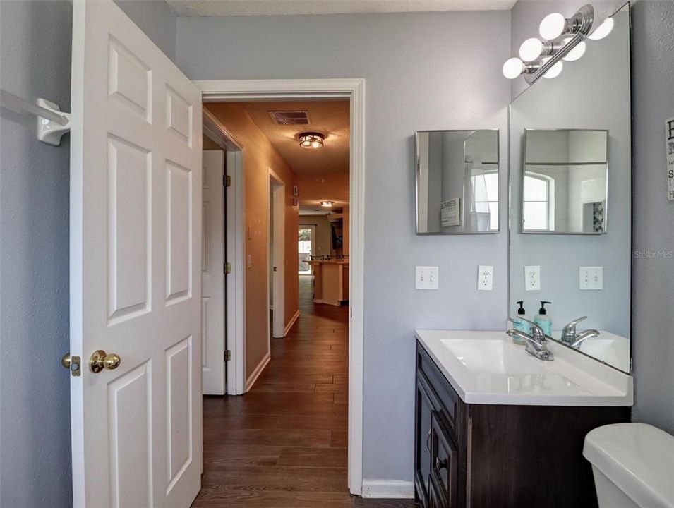 For Sale: $249,900 (3 beds, 2 baths, 1075 Square Feet)