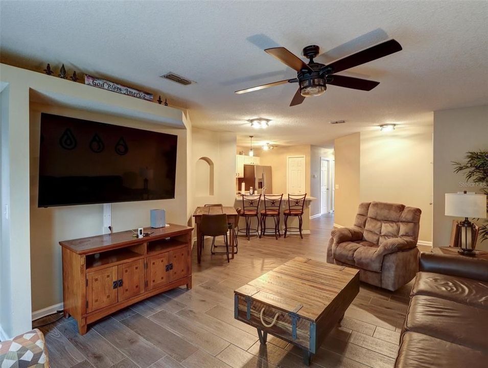 For Sale: $249,900 (3 beds, 2 baths, 1075 Square Feet)