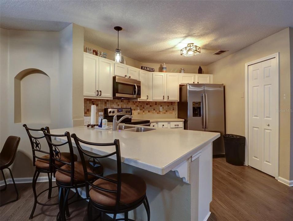 For Sale: $249,900 (3 beds, 2 baths, 1075 Square Feet)