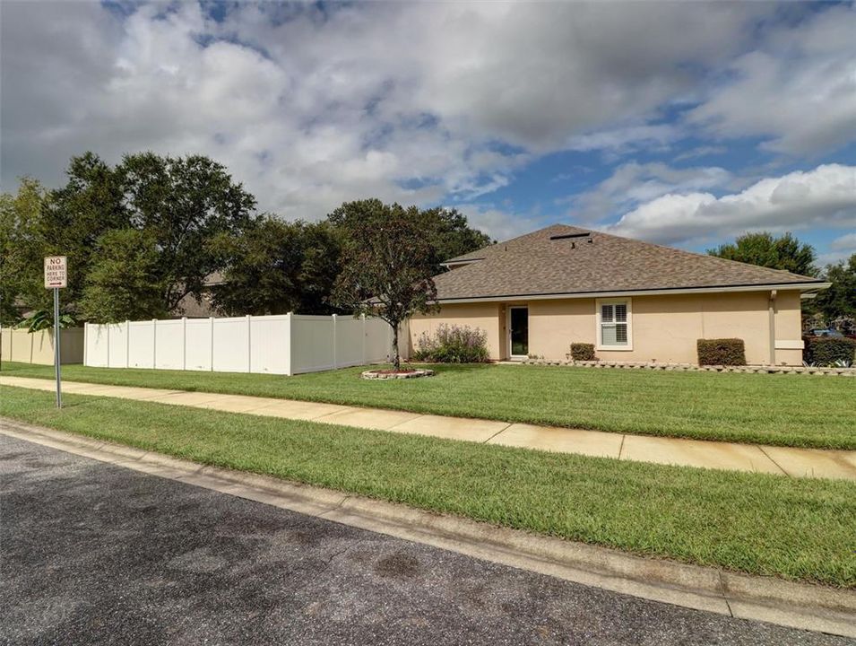 For Sale: $249,900 (3 beds, 2 baths, 1075 Square Feet)