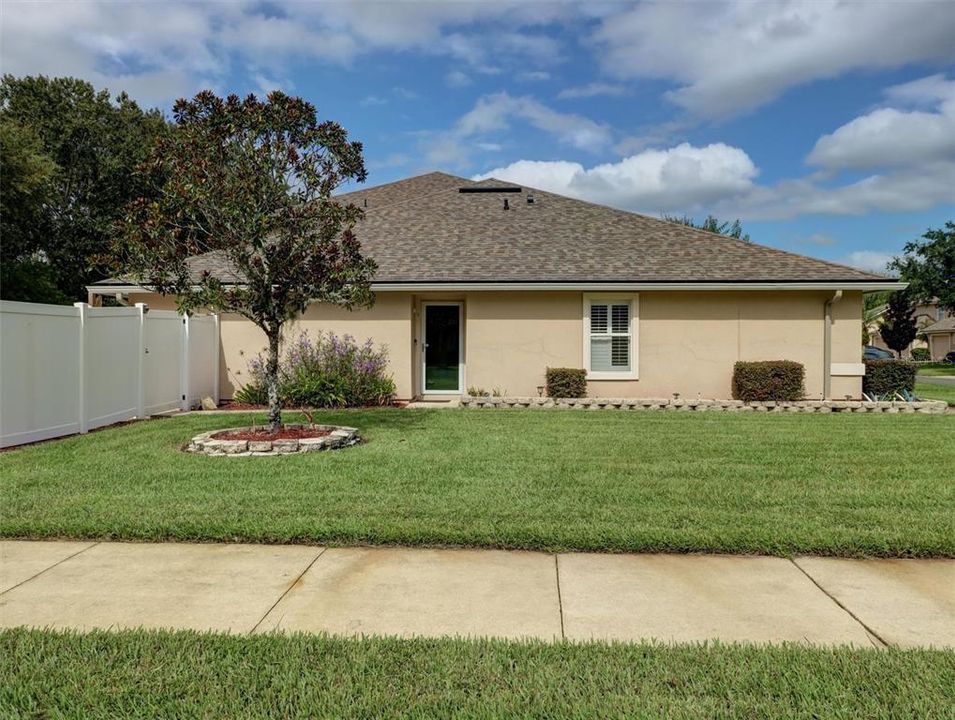 For Sale: $249,900 (3 beds, 2 baths, 1075 Square Feet)