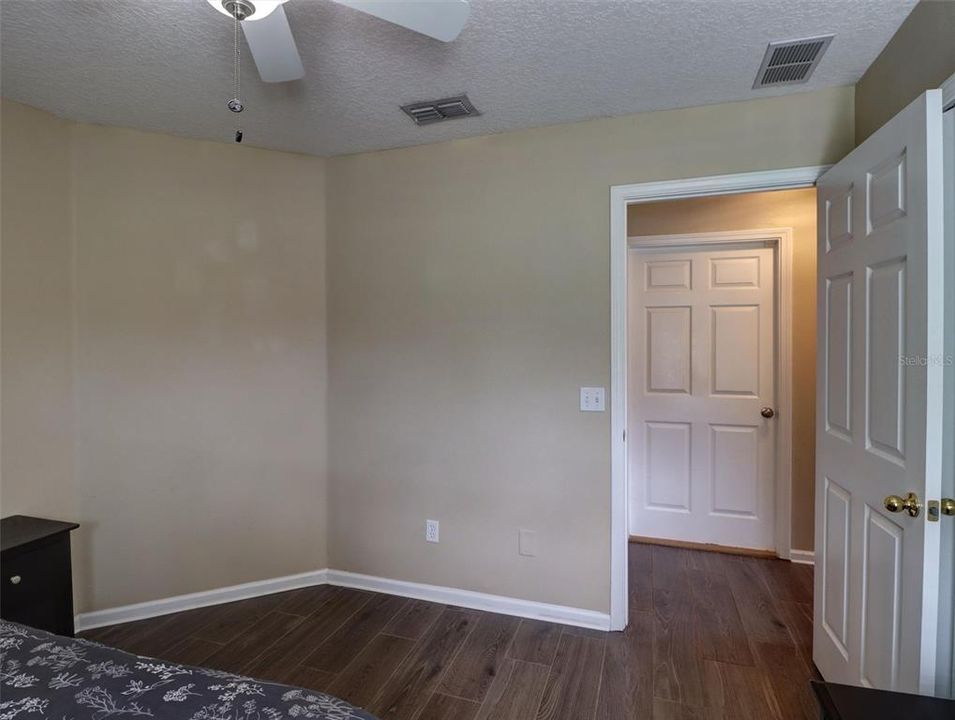 For Sale: $249,900 (3 beds, 2 baths, 1075 Square Feet)