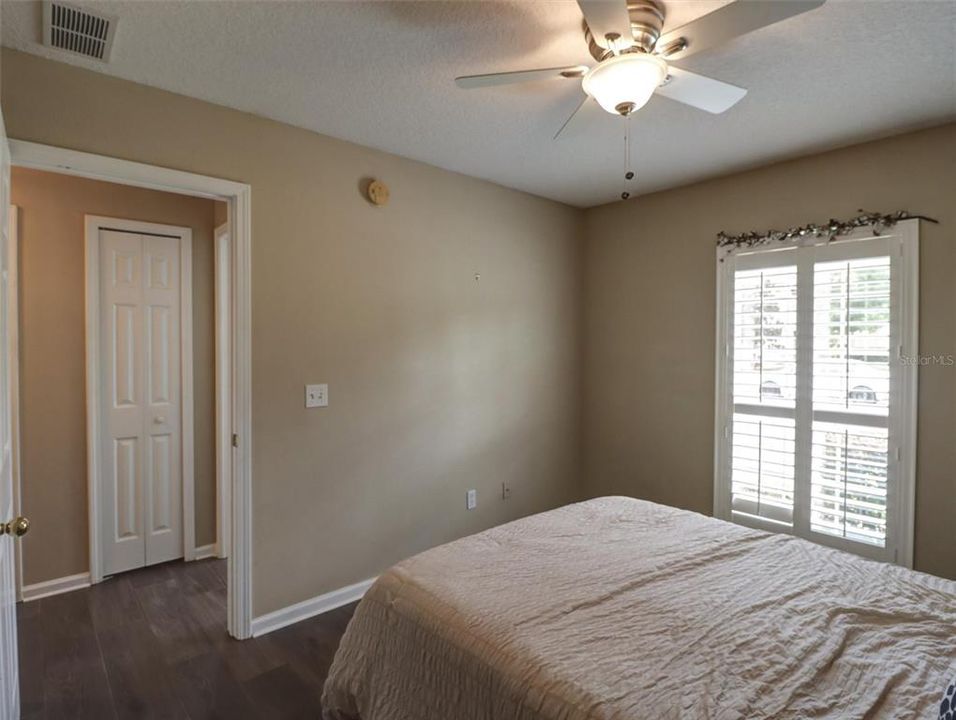 For Sale: $249,900 (3 beds, 2 baths, 1075 Square Feet)