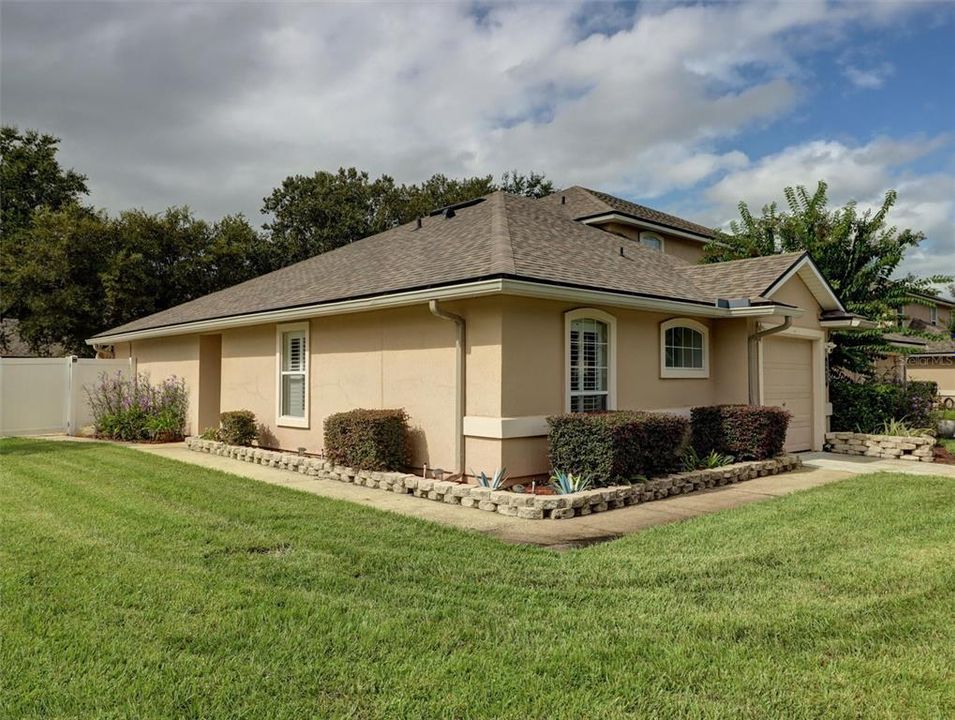 For Sale: $249,900 (3 beds, 2 baths, 1075 Square Feet)