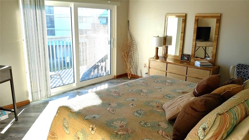待售: $699,900 (2 贝兹, 2 浴室, 1180 平方英尺)