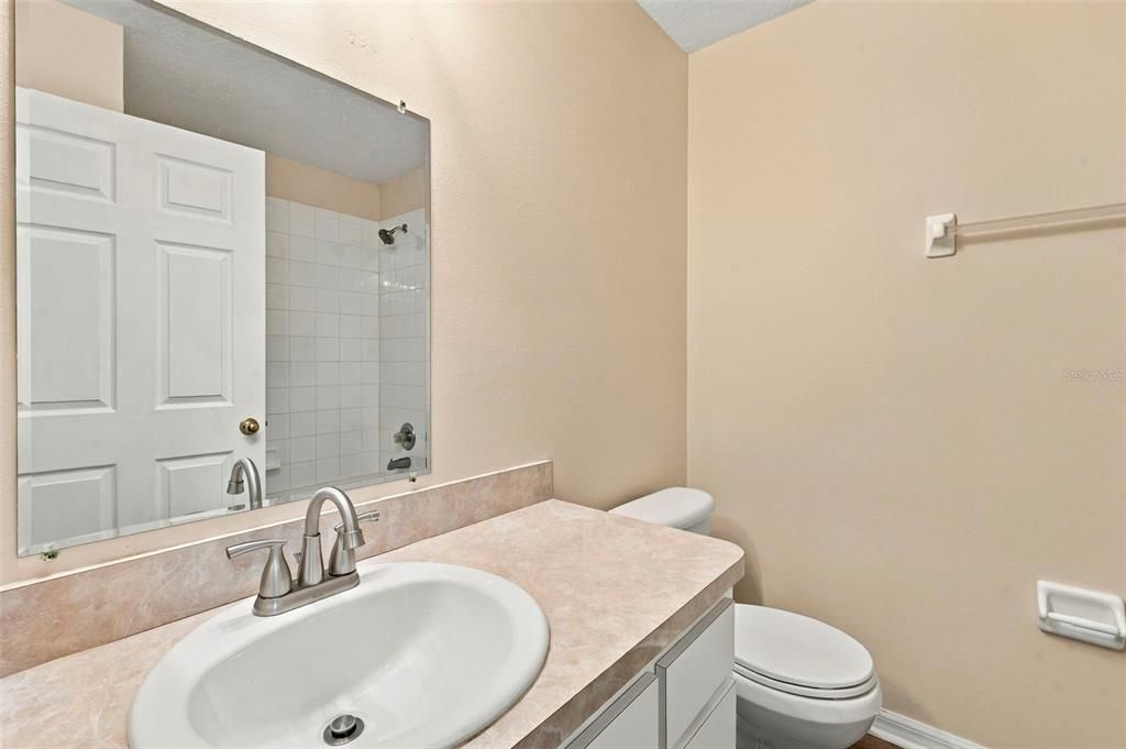На продажу: $349,900 (3 спален, 2 ванн, 1200 Квадратных фут)