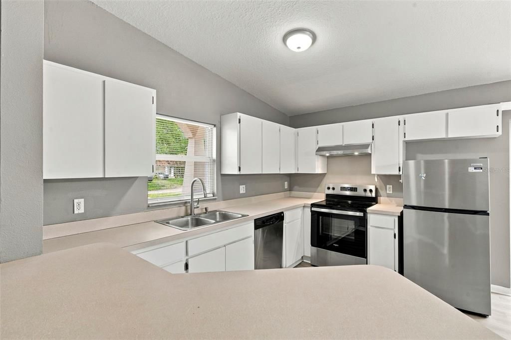 На продажу: $349,900 (3 спален, 2 ванн, 1200 Квадратных фут)