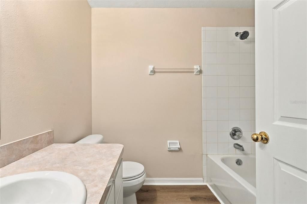 На продажу: $349,900 (3 спален, 2 ванн, 1200 Квадратных фут)