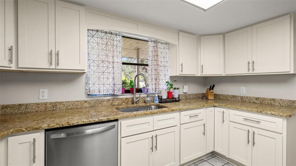 For Sale: $514,900 (5 beds, 2 baths, 2837 Square Feet)