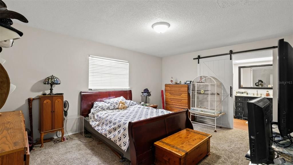For Sale: $514,900 (5 beds, 2 baths, 2837 Square Feet)