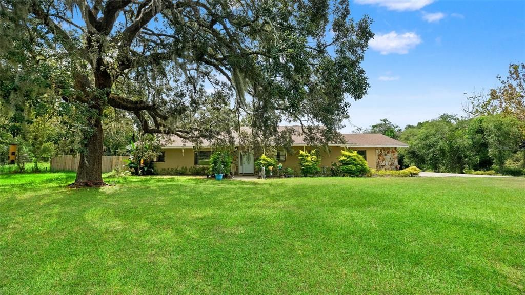 For Sale: $514,900 (5 beds, 2 baths, 2837 Square Feet)
