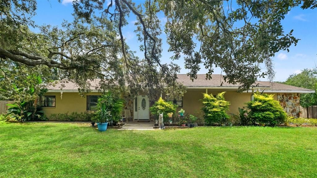 For Sale: $514,900 (5 beds, 2 baths, 2837 Square Feet)