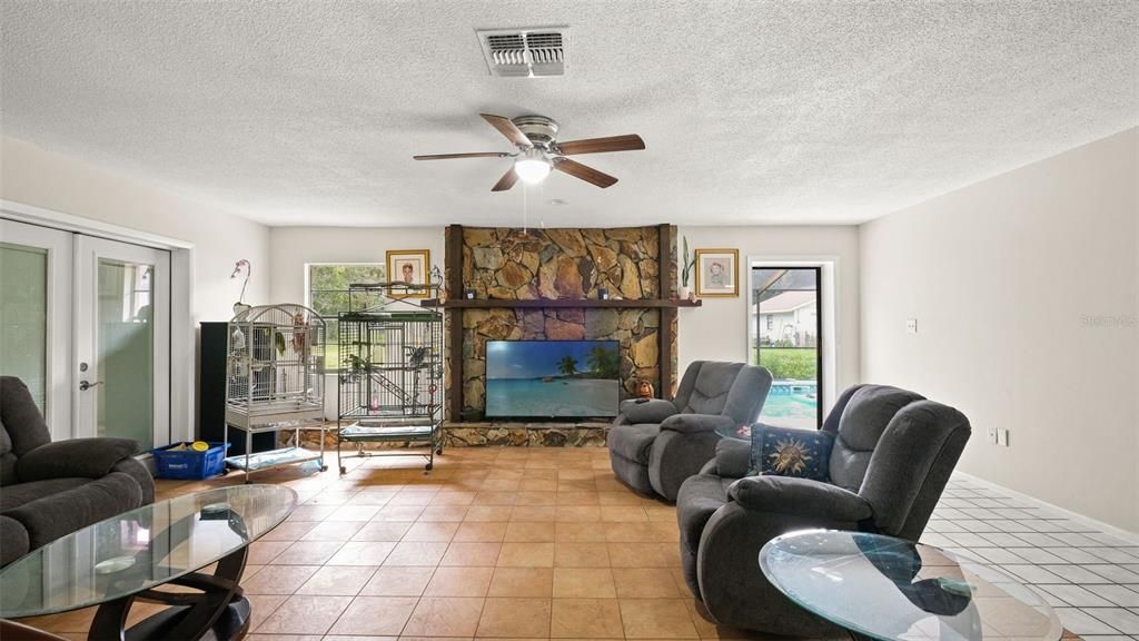 For Sale: $514,900 (5 beds, 2 baths, 2837 Square Feet)