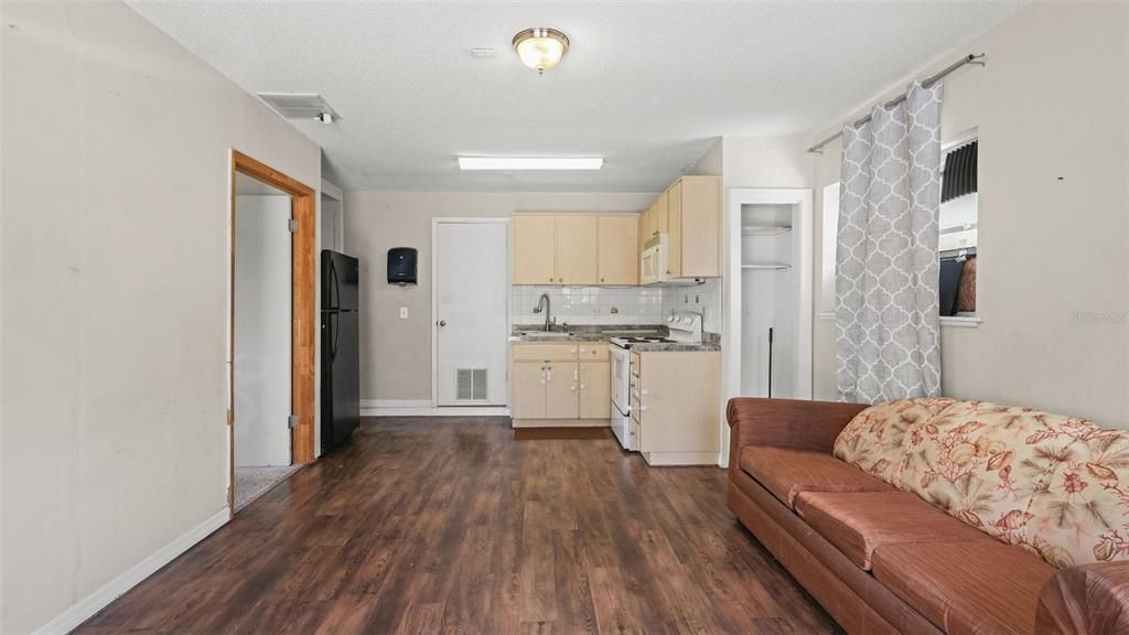 For Sale: $514,900 (5 beds, 2 baths, 2837 Square Feet)
