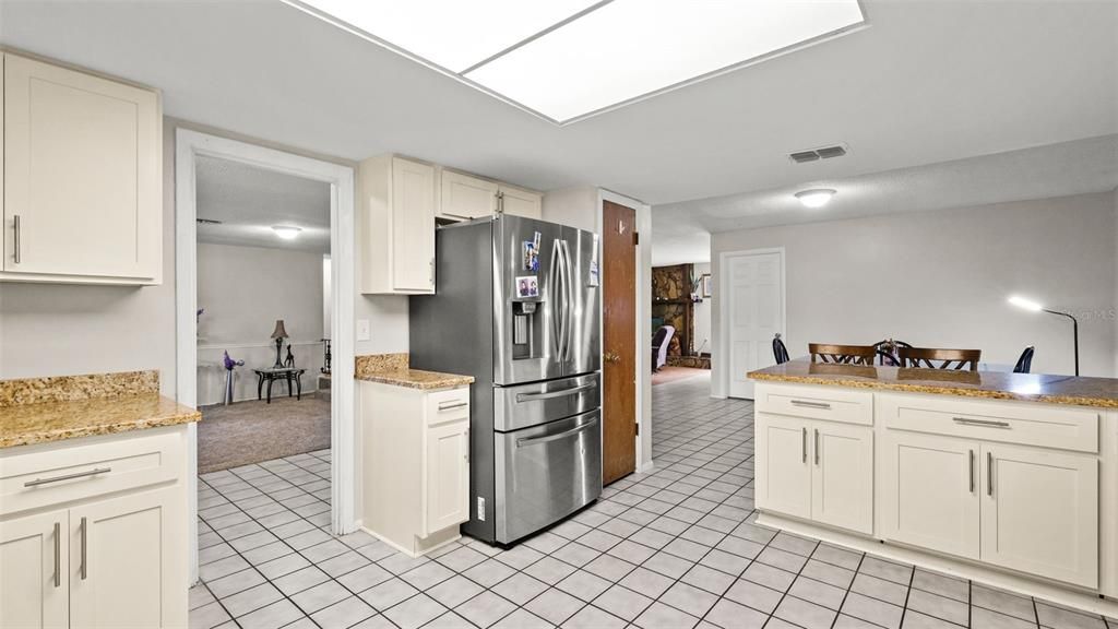 For Sale: $514,900 (5 beds, 2 baths, 2837 Square Feet)