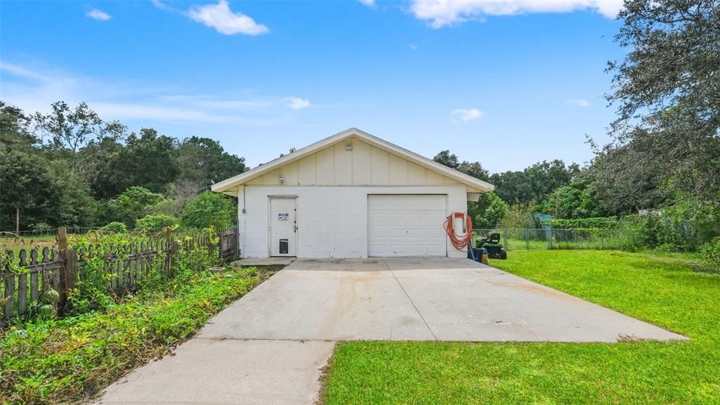 For Sale: $514,900 (5 beds, 2 baths, 2837 Square Feet)