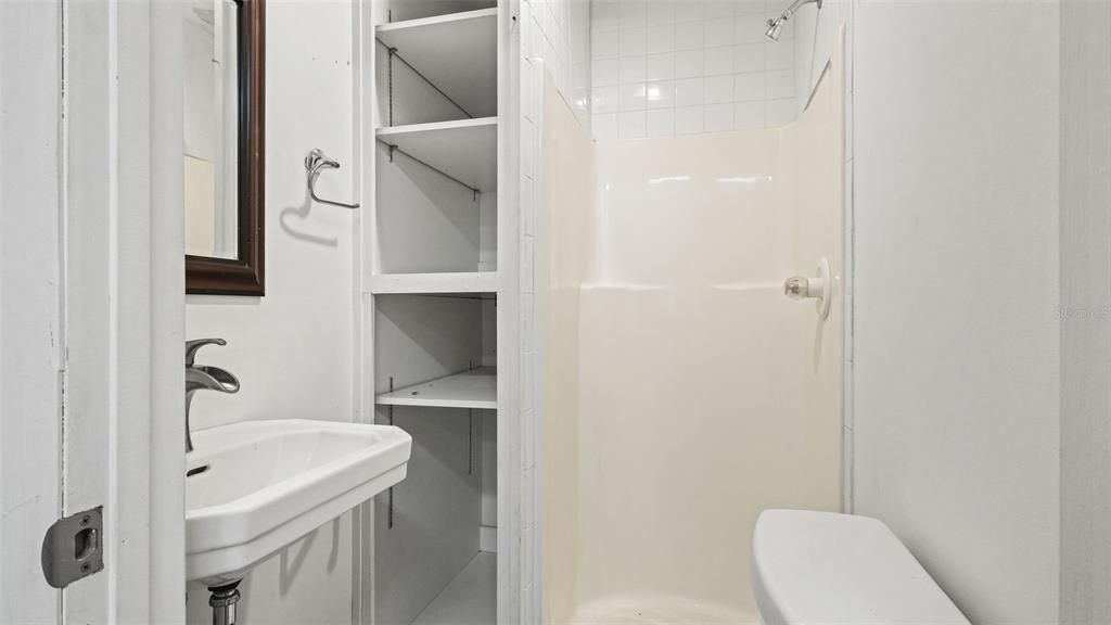 For Sale: $514,900 (5 beds, 2 baths, 2837 Square Feet)