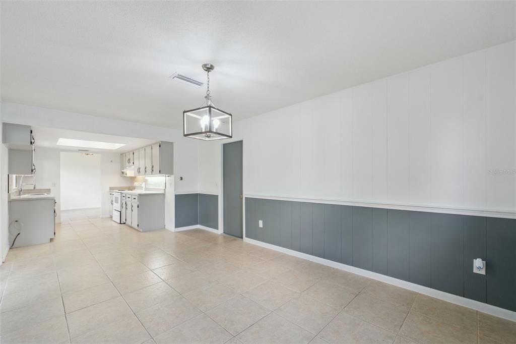 For Sale: $250,000 (2 beds, 2 baths, 1312 Square Feet)