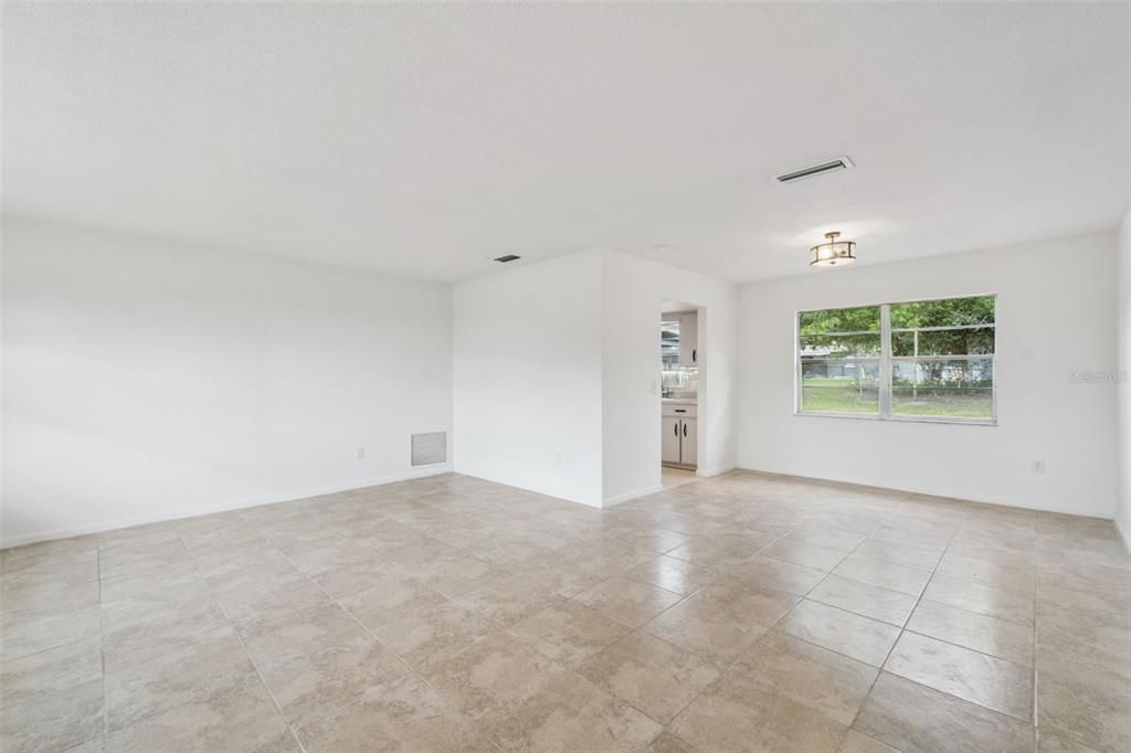 For Sale: $250,000 (2 beds, 2 baths, 1312 Square Feet)