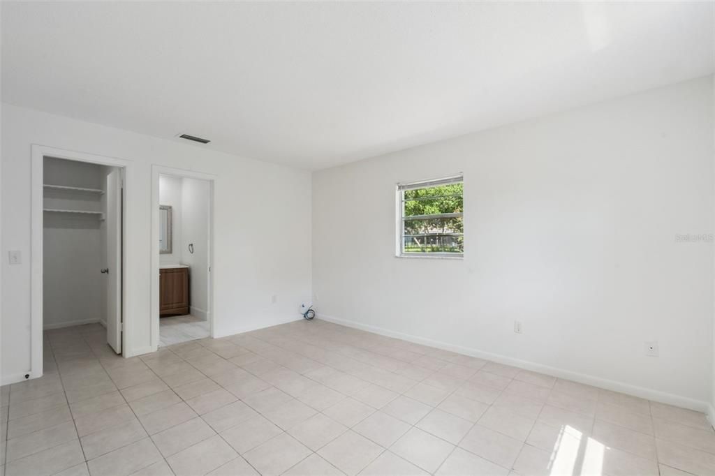For Sale: $250,000 (2 beds, 2 baths, 1312 Square Feet)